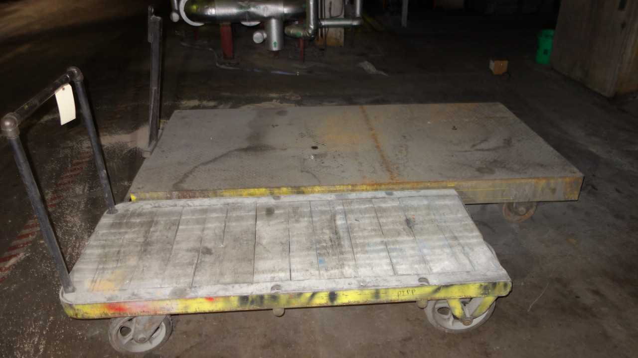 LOT OF 2 ROLLER CARTS - MISCELLANEOUS