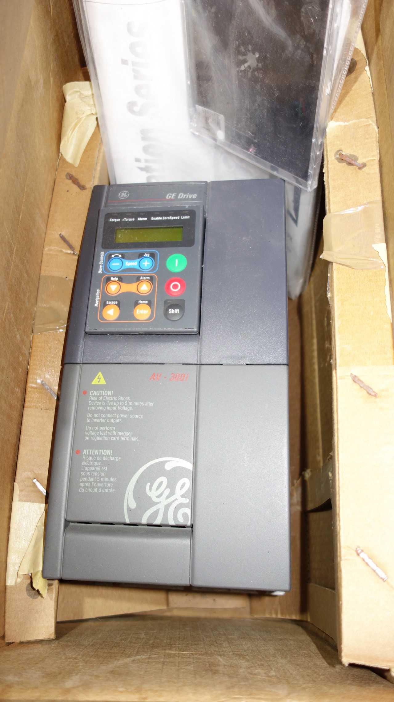 LOT OF 2 GENERAL ELECTRIC AV-300I 5HP INVERTER DRIVES, 6KAVI43005Y1D1, 6KAVI43005N1B2 - MOTOR DRIVES