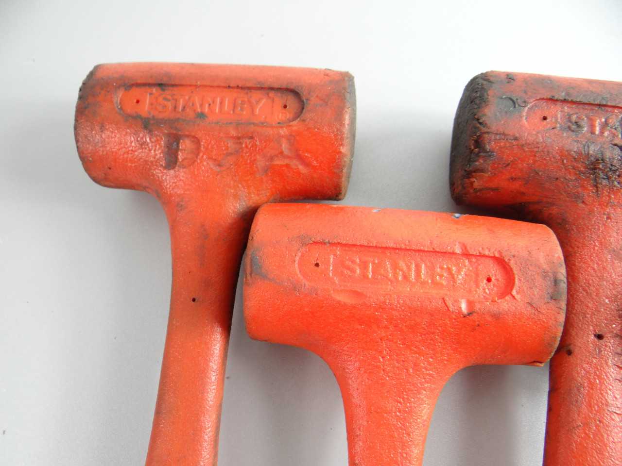 LOT OF 5 STANLEY 21OZ DEAD BLOW HAMMERS 57 532 - HAND TOOLS