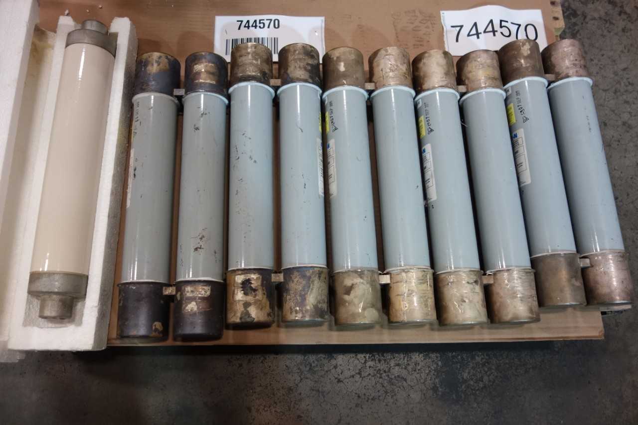 LOT OF ASSORTED 6 AC FUSES- EATON - ELECTRICAL COMPONENTS