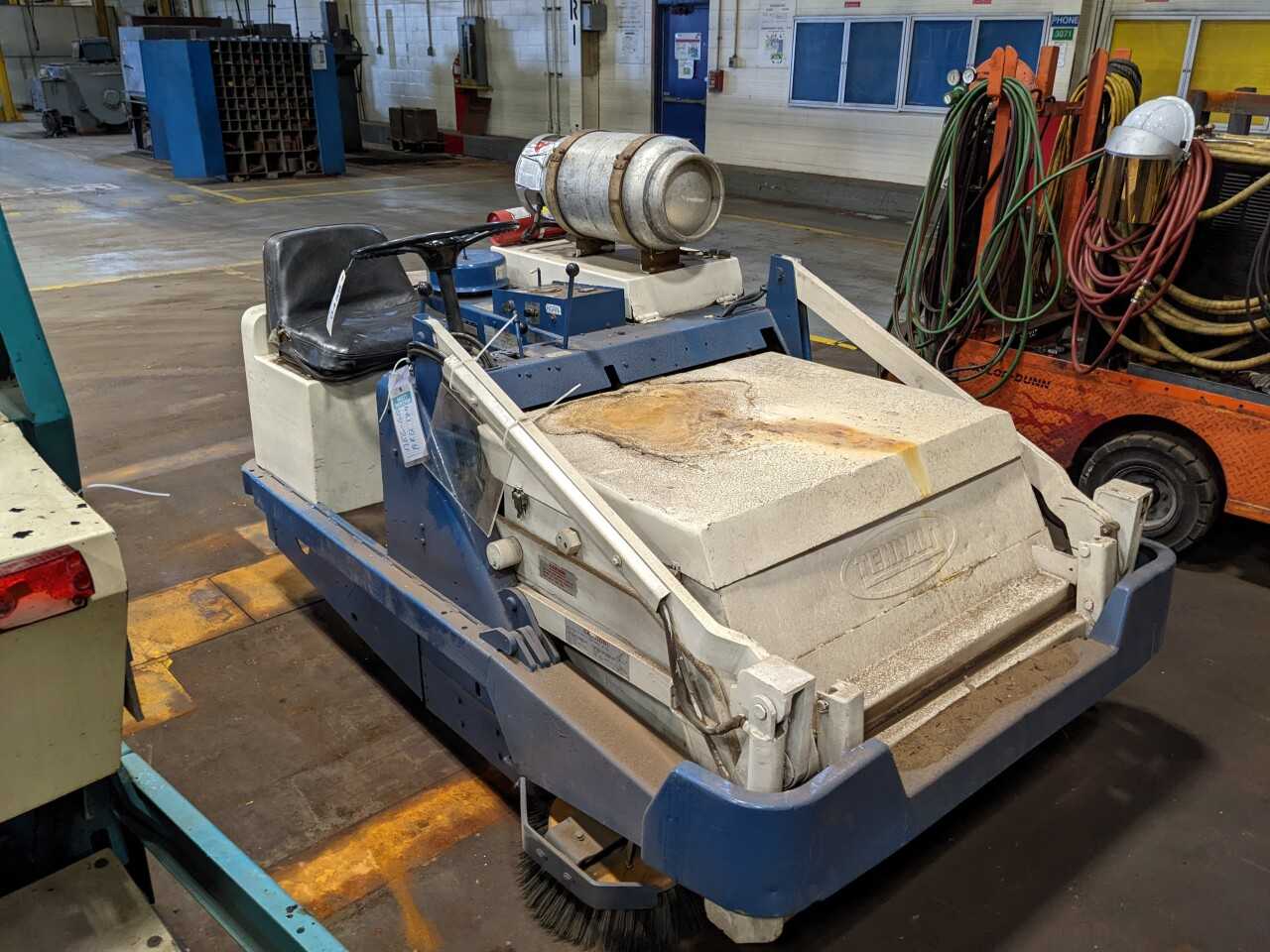 TENNANT 265 RIDER POWER SWEEPER - PLANT & FACILITY