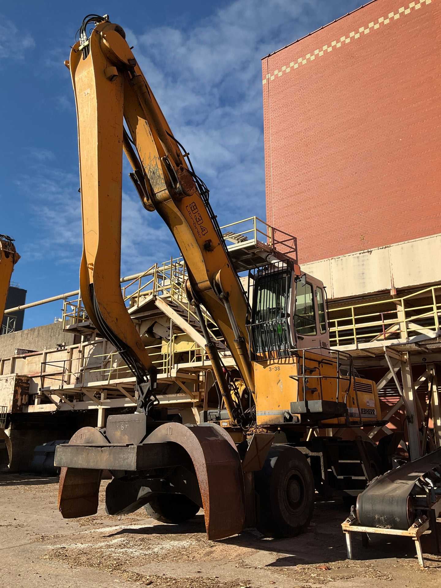 LIEBHERR 934 LITRONIC MATERIAL HANDLER - CRANES