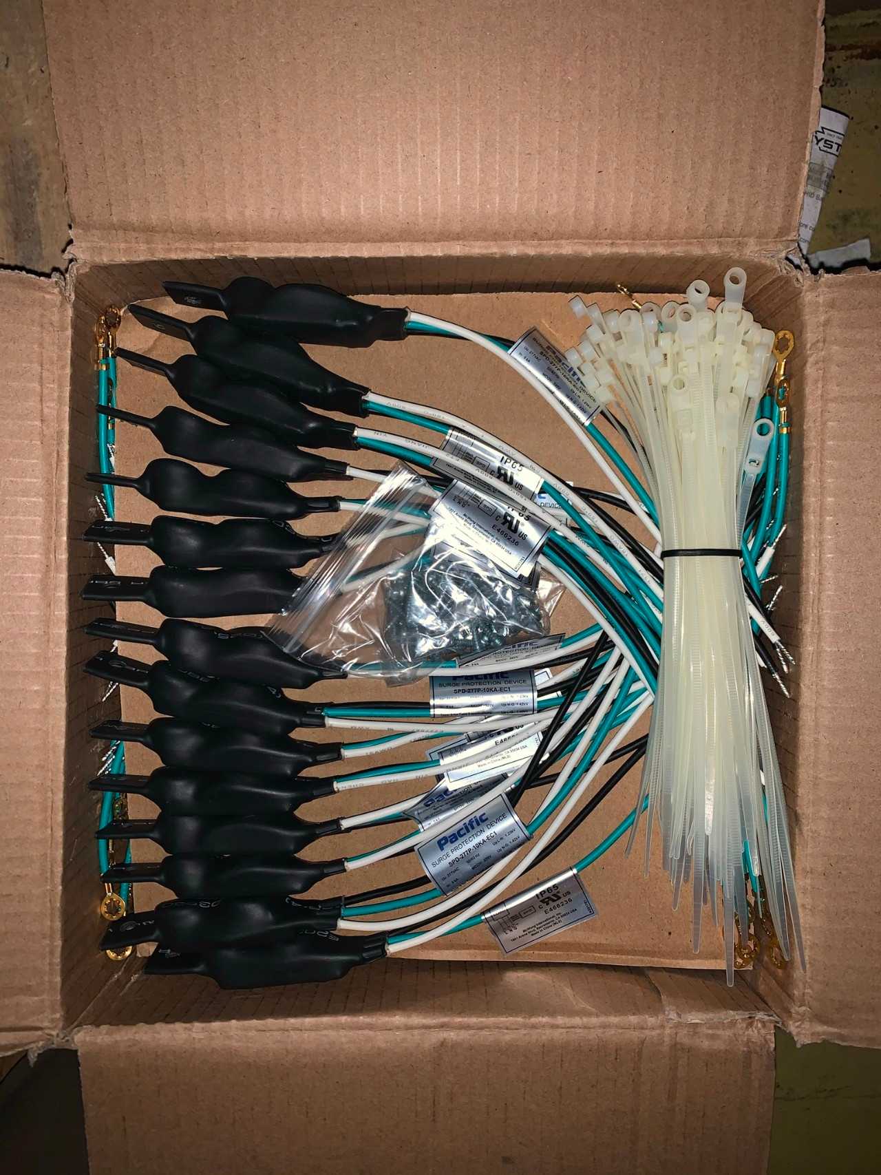 New - Lot of 60 - McWong Pacific Lighting SPD-277P-10KA-EC1 LED Lighting 10kV Surge Protector - LIGHTING