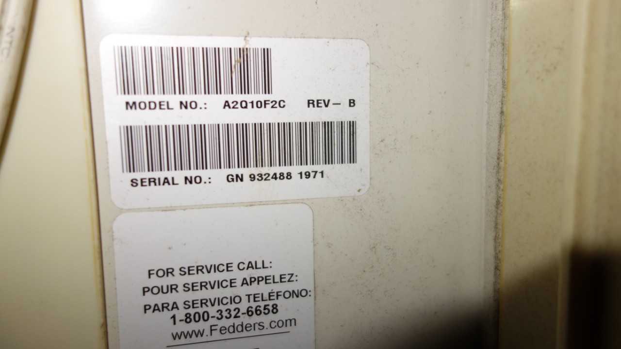 LOT OF 2 WINDOW AIR CONDITIONERS - AIR CONDITIONER