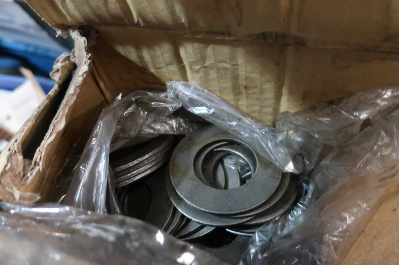 6 PALLETS OF ASSORTED POWER TRANSMISSION SPROCKETS CLAMPS HARDWARE NOLTS NUTS - POWER TRANSMISSION