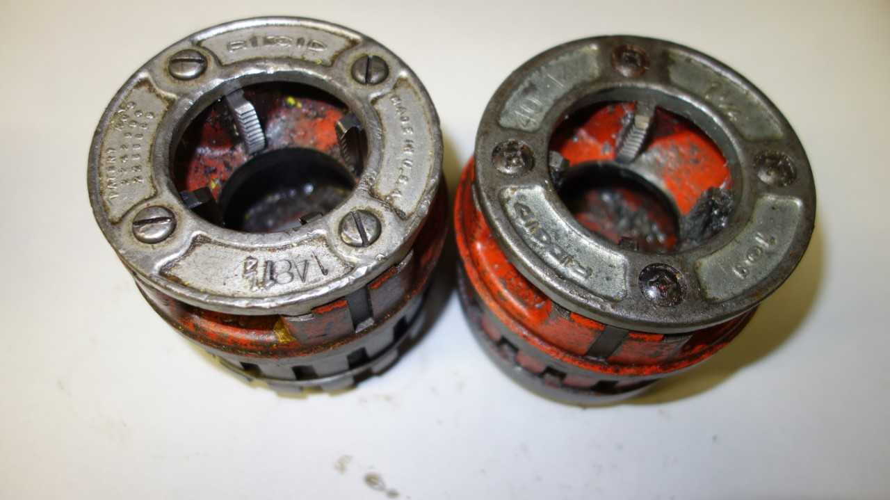 LOT OF 2 RIDGID 1-1/4 IN DIE HEADS - ELECTRIC POWER TOOLS