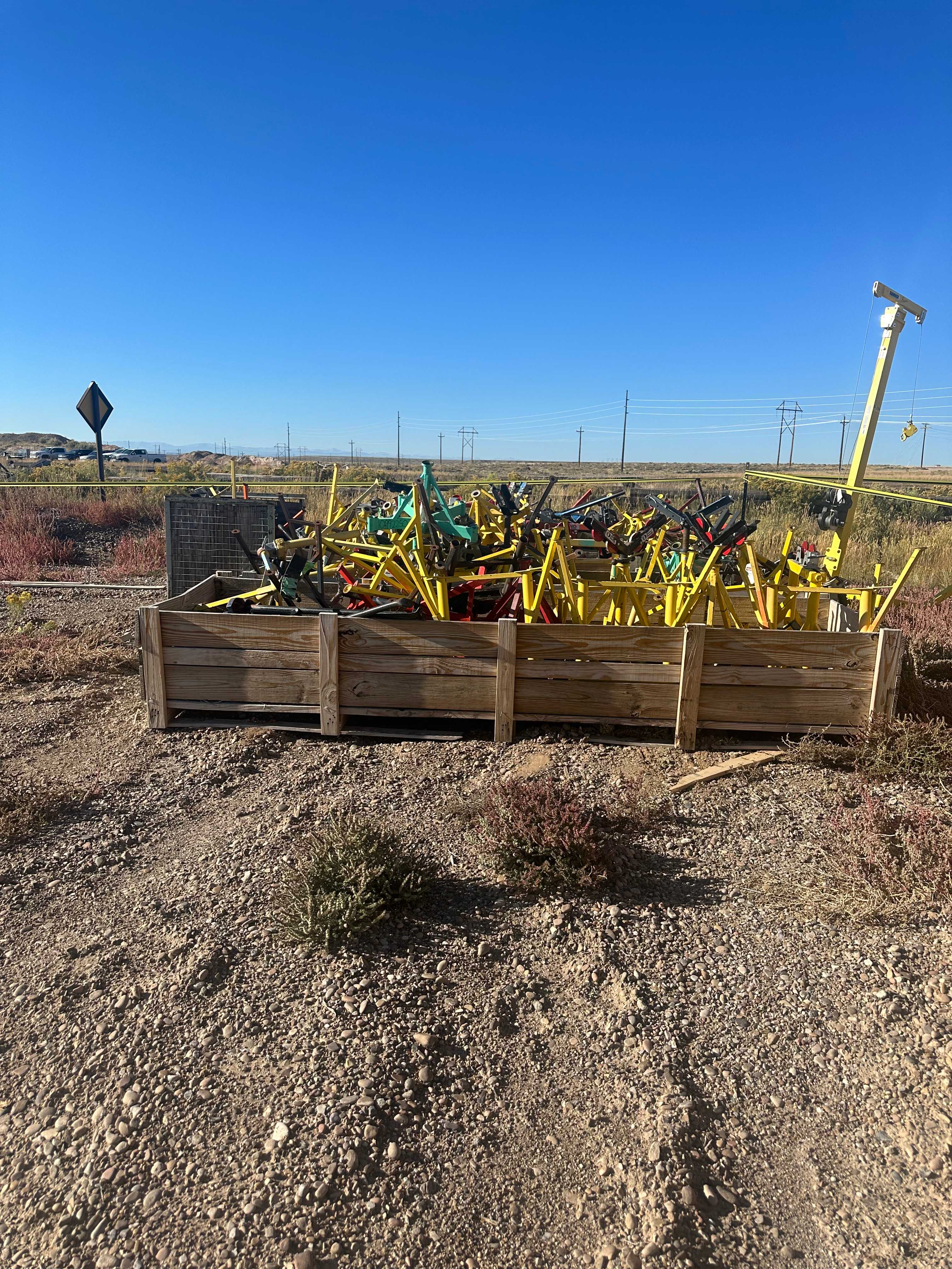 BULK LOT OF PIPE STANDS & JACK STANDS QTY 5 CRATES - ELECTRIC POWER TOOLS