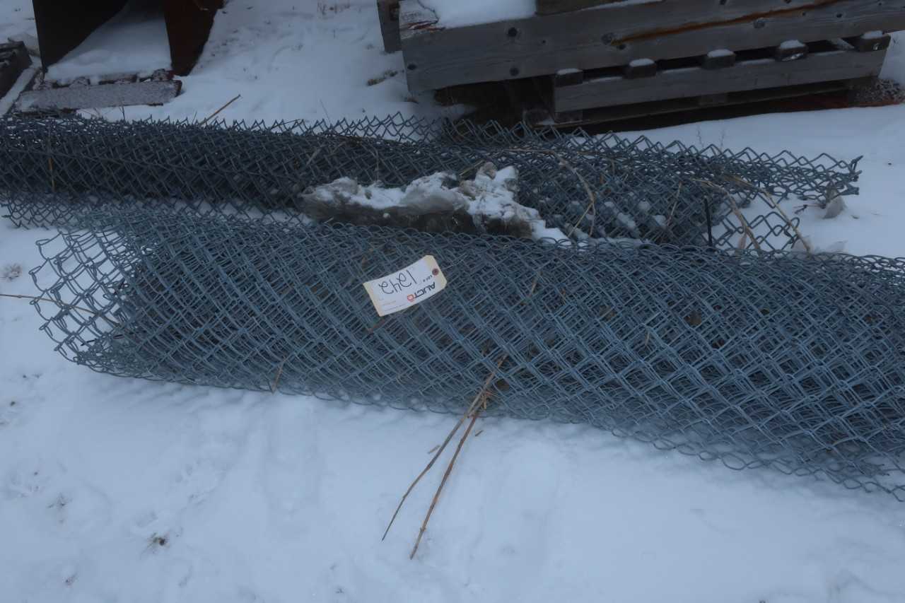 LOT OF CHAIN LINK FENCING & FENCE RAILS - TRAILER MOUNTED EQUIPMENT