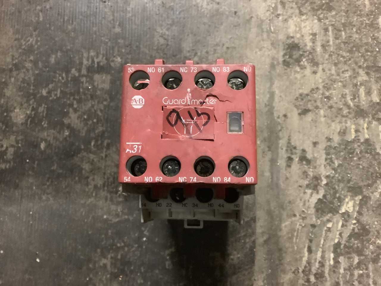 Lot of 30 Allan-Bradley 700S-CF620DJC Contact Relay - AUTOMATION & CONTROLS