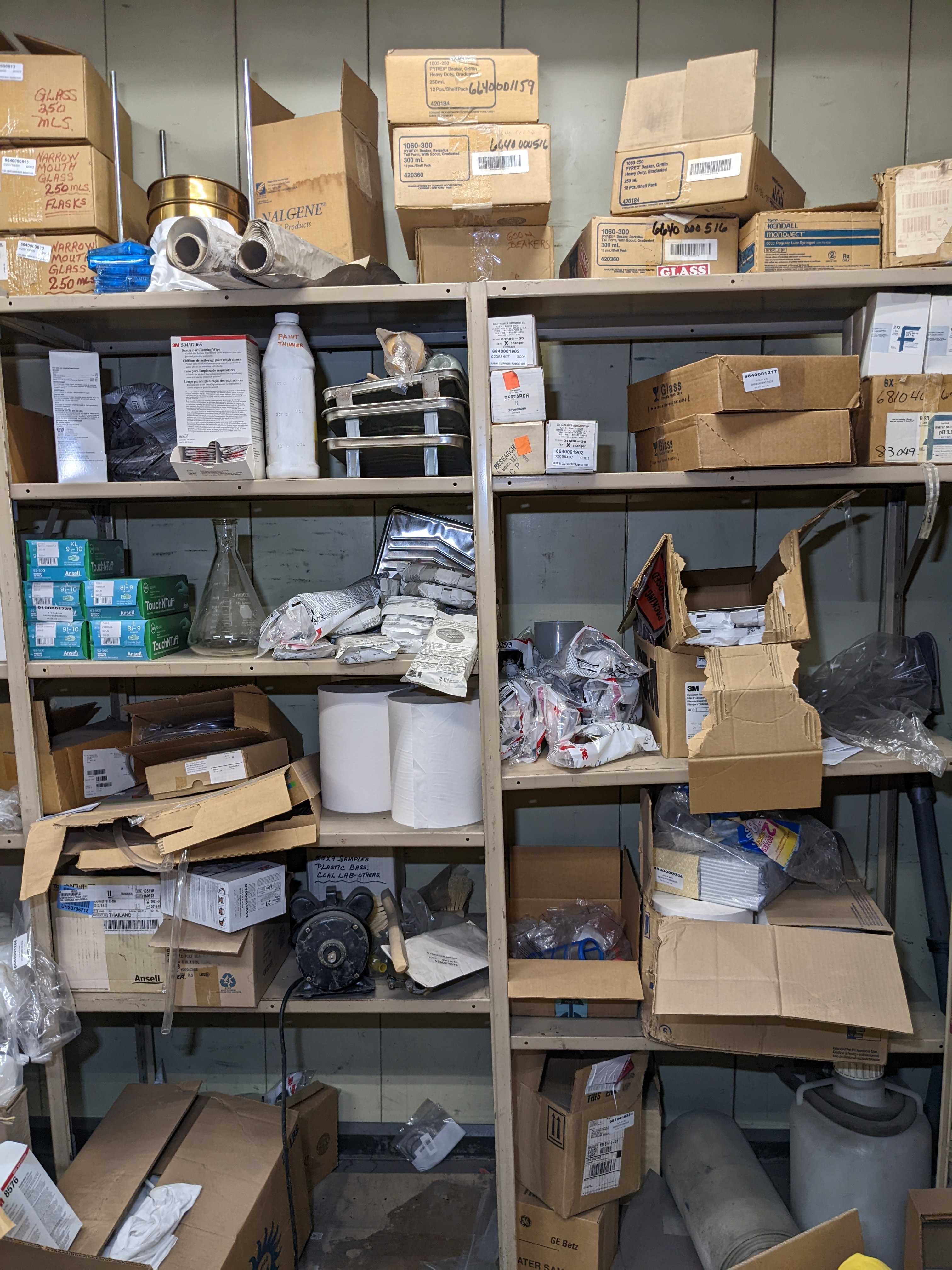 CONTENTS OF SHELVING - LAB & SCIENTIFIC