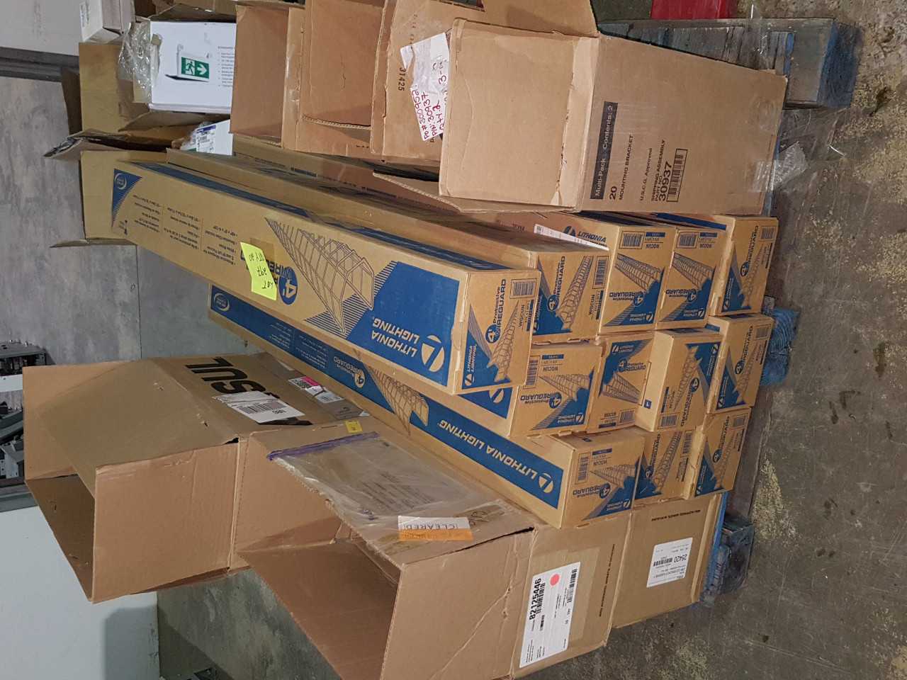 LIGHT GUARDS AND FIRE EXTINGUSHER HOLDER QTY 20 - LIGHTING