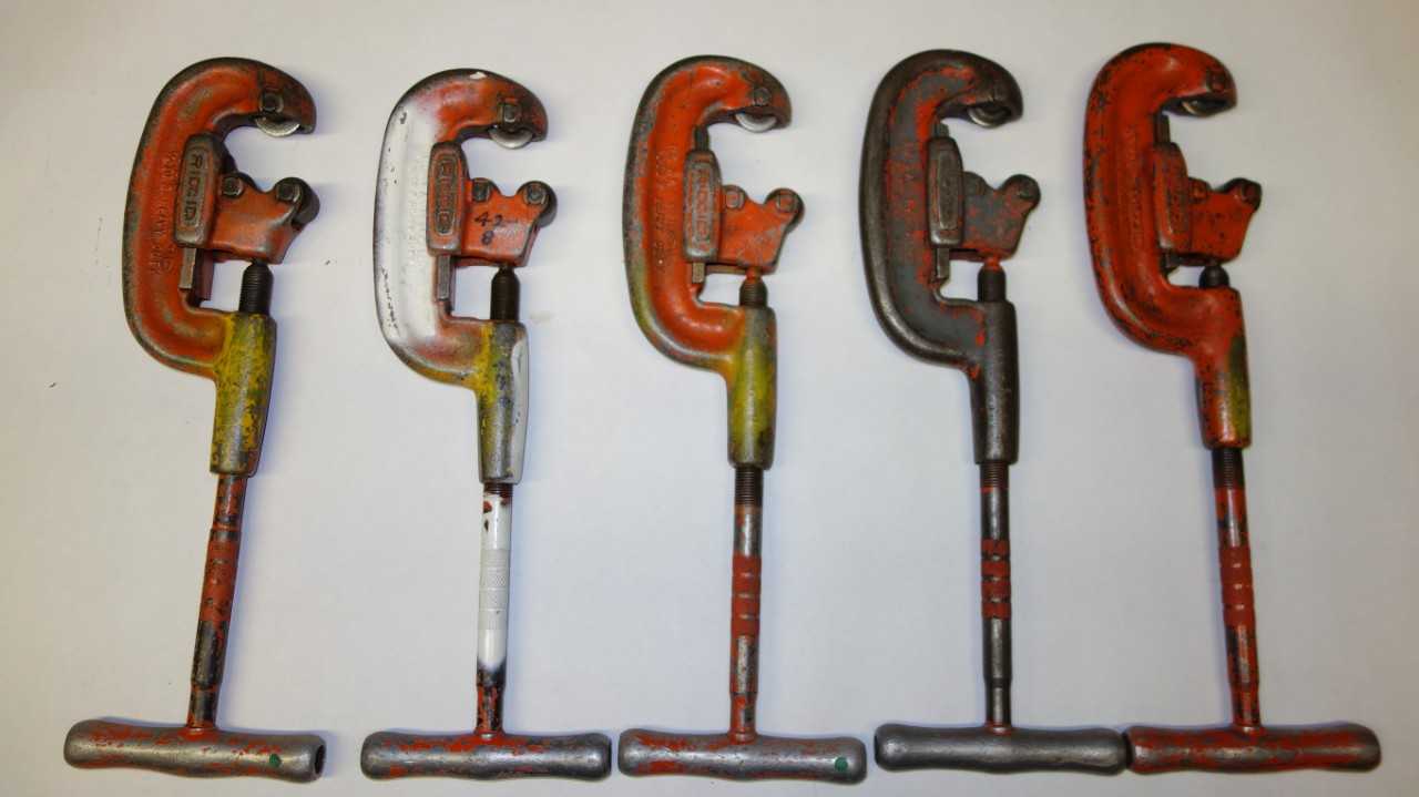 LOT OF 5 RIDGID 2A 1/2 TO 2 IN PIPE CUTTERS - HAND TOOLS