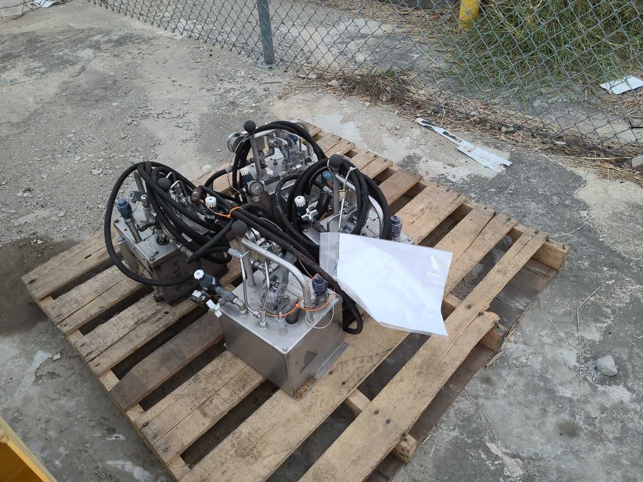 4 FTR duct assembly air pumps (Lot 2586595) San Antonio, TX - PUMPS