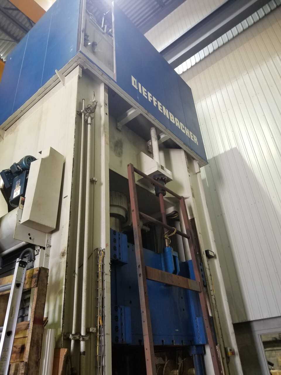 2003 Dieffenbacher 320 TON Press - PRESSES