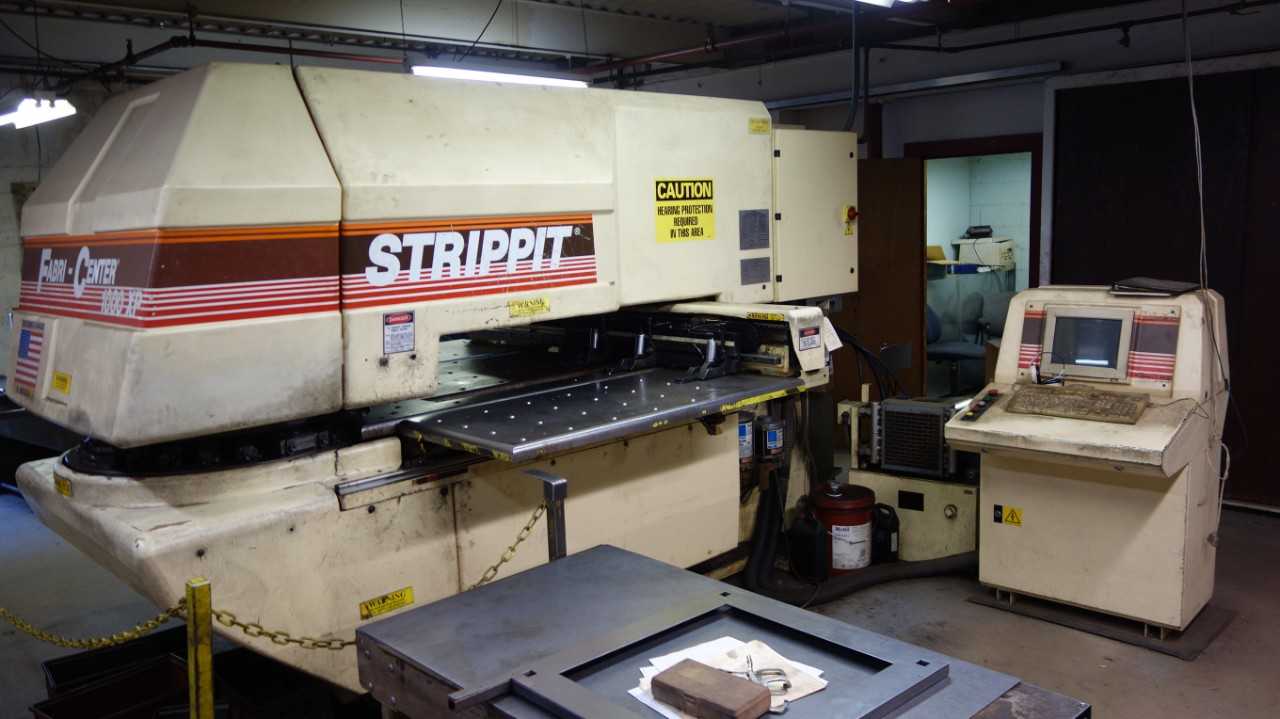 STRIPPIT FC 1000 XP CNC TURRET PRESS PUNCH W/ CONTROL STATION - SHEET METAL EQUIPMENT