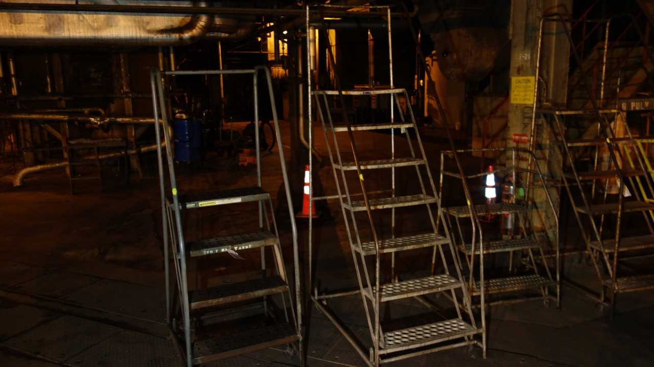 LOT OF 3 ASSORTED STEP LADDERS - MACHINING ACCESSORIES & TOOLING