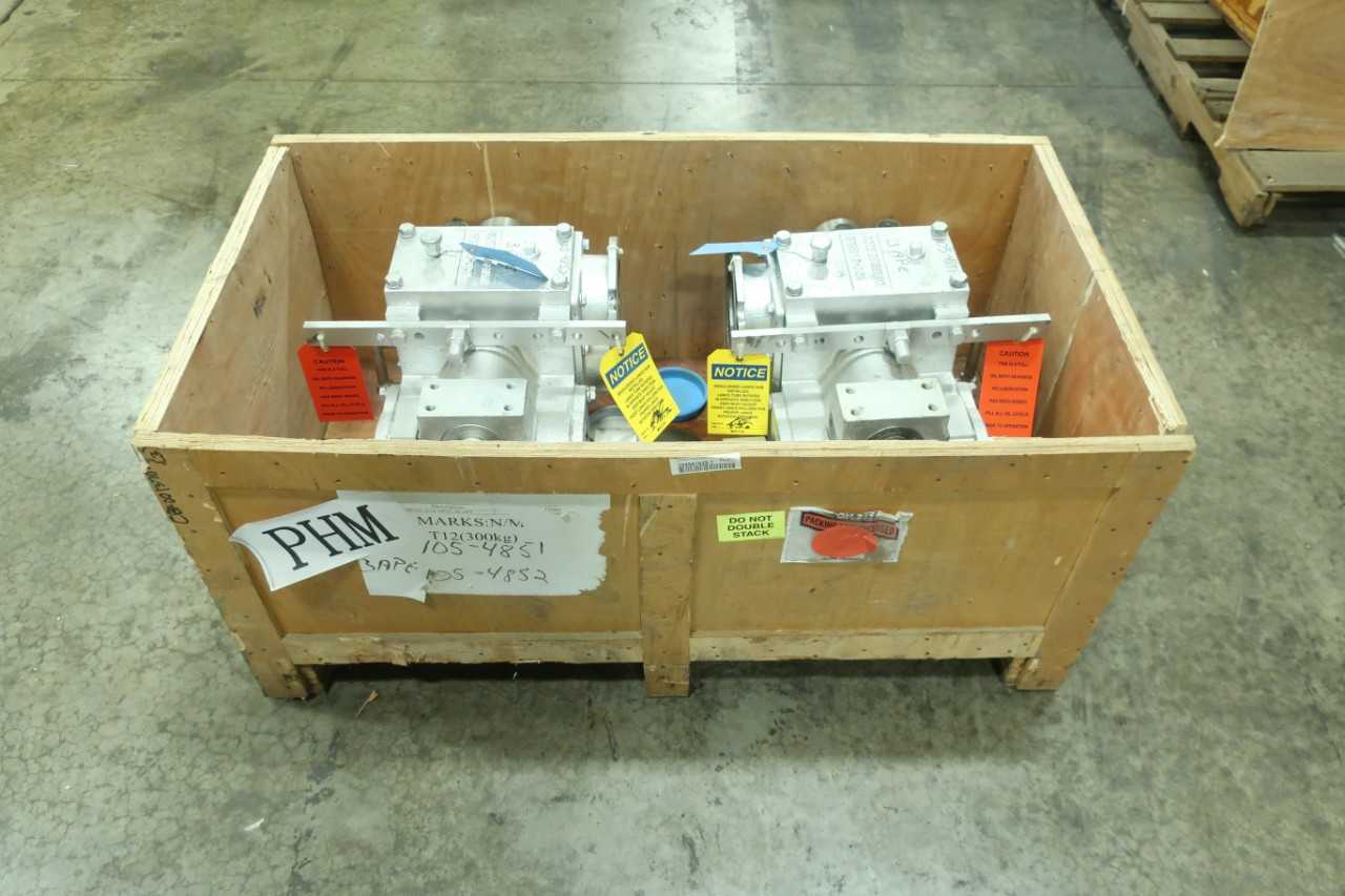 LOT OF 2 CLYDE BERGMAN GEAR REDUCERS SERIES RXL000084, RXL000085 - MISCELLANEOUS