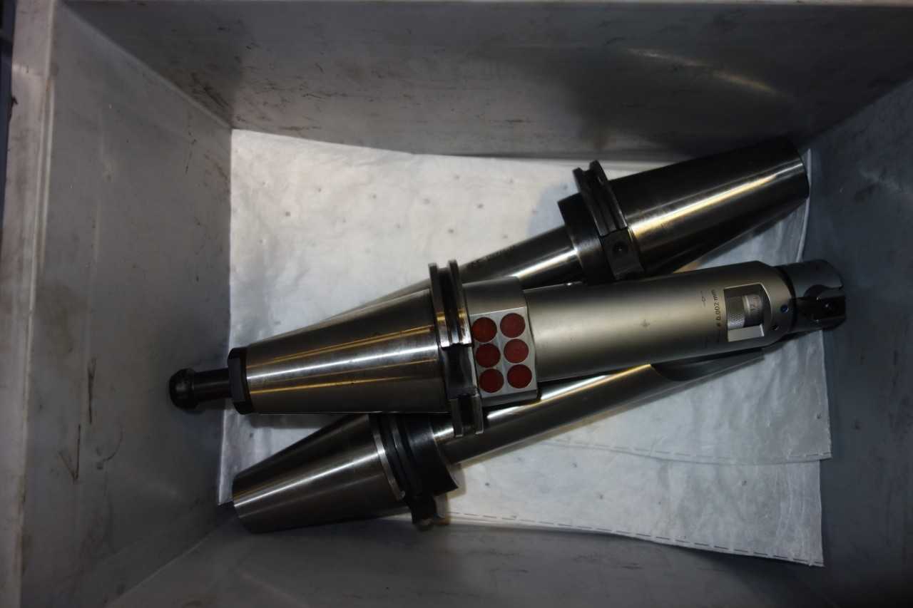 LOT OF ASSORTED CAT 50 TOOL HOLDERS - MACHINING ACCESSORIES & TOOLING