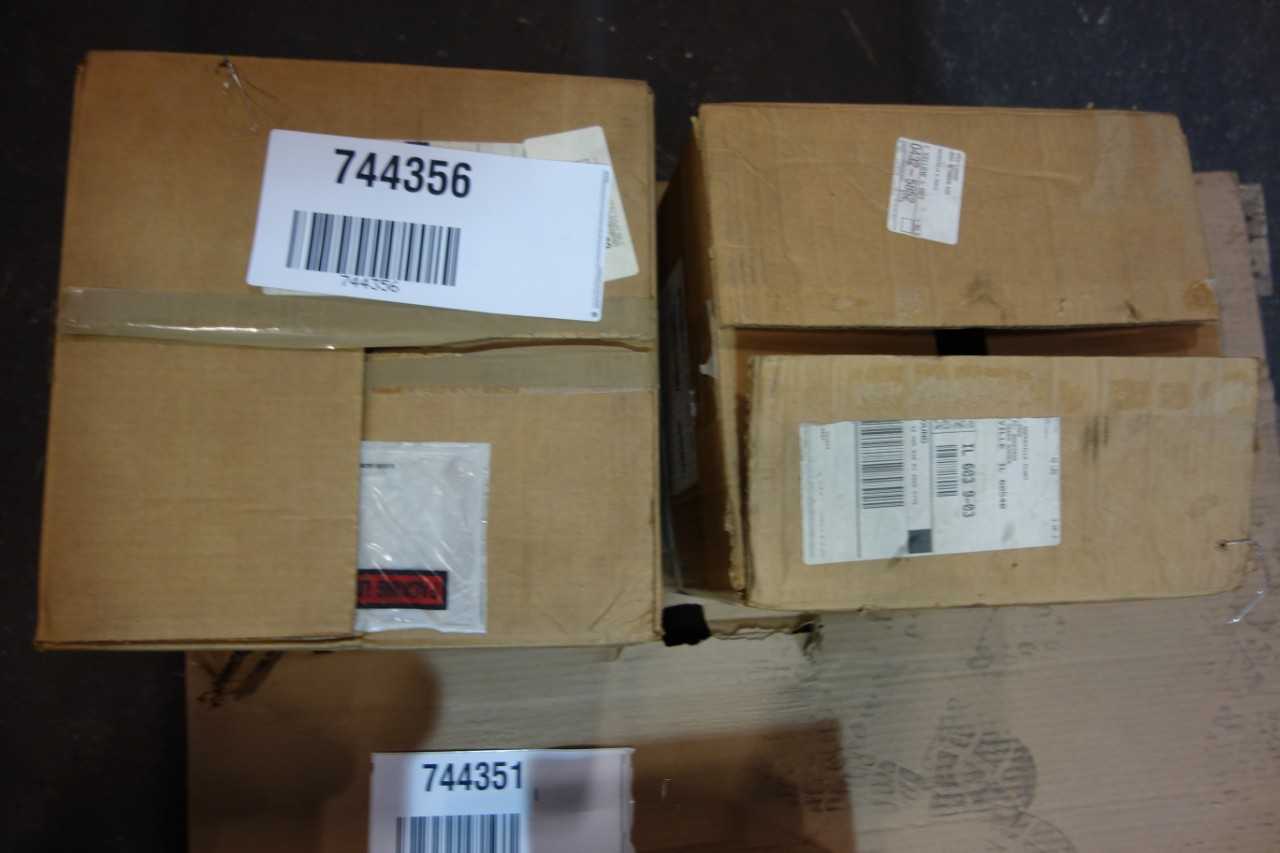 LOT OF TWO RIGHT ANGLE GEAR REDUCERS- BOSTON GEAR, WINSMITH - GEAR REDUCERS
