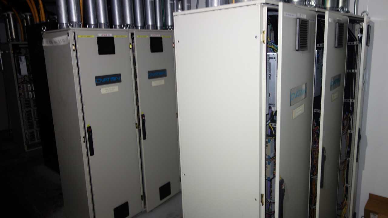 X8 WESTINGHOUSE OVATION CONTROL CABINET W/ MODULES - AUTOMATION & CONTROLS