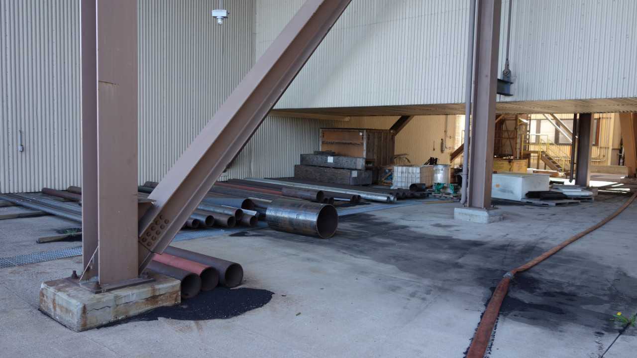 LOT OF ASSORTED STEEL PIPE, I-BEAMS, VALVES - VALVES