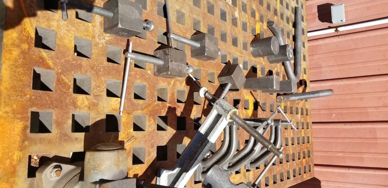Acorn Welding/Fabrication Table - TOOL STORAGE