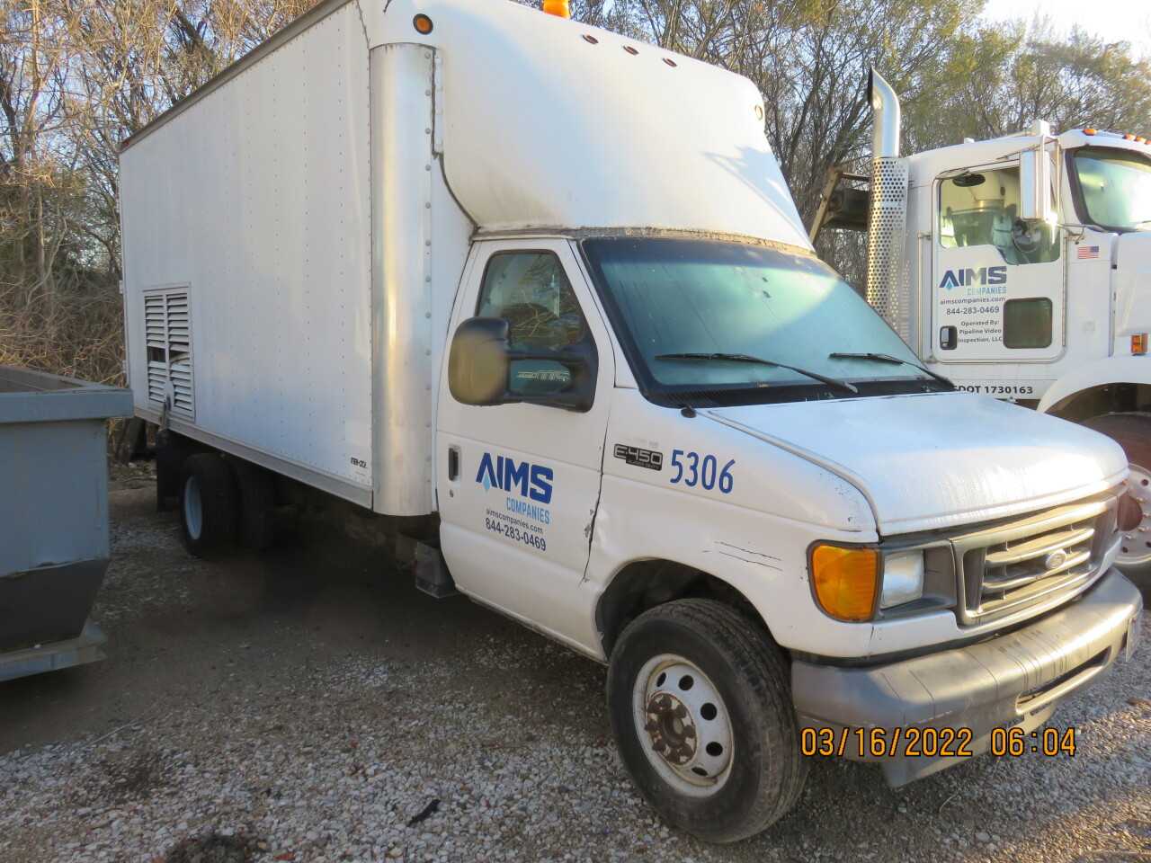 2005 Ford E450 Van - BUSES