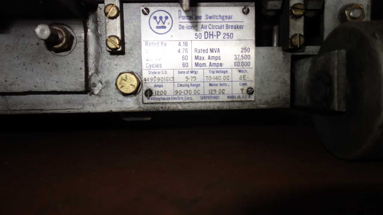 LOT OF 16 WESTINGHOUSE 50DHP250 1200A BREAKERS - CIRCUIT BREAKERS