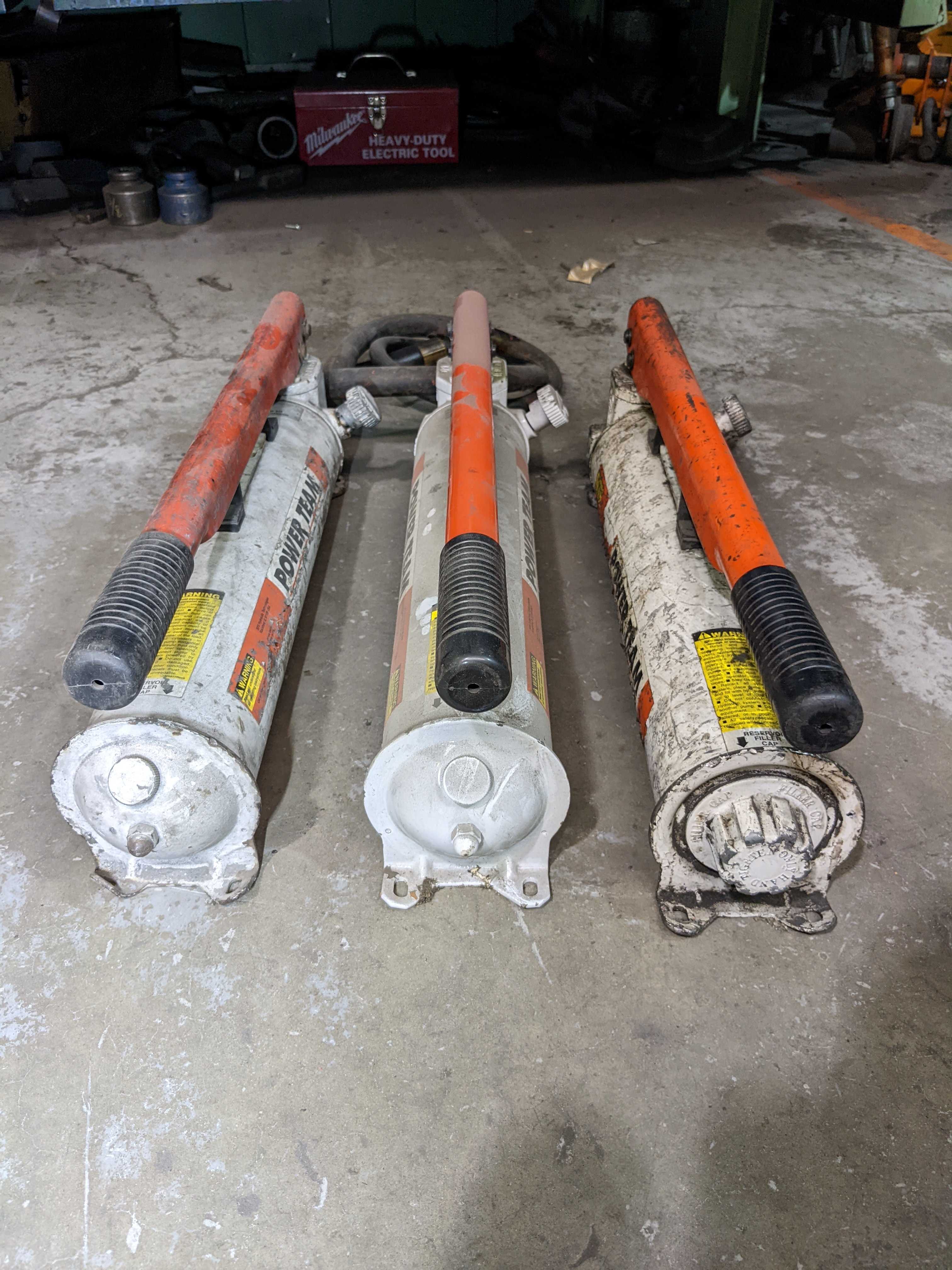 LOT OF HYDRAULIC PUMPS - PNEUMATIC PARTS