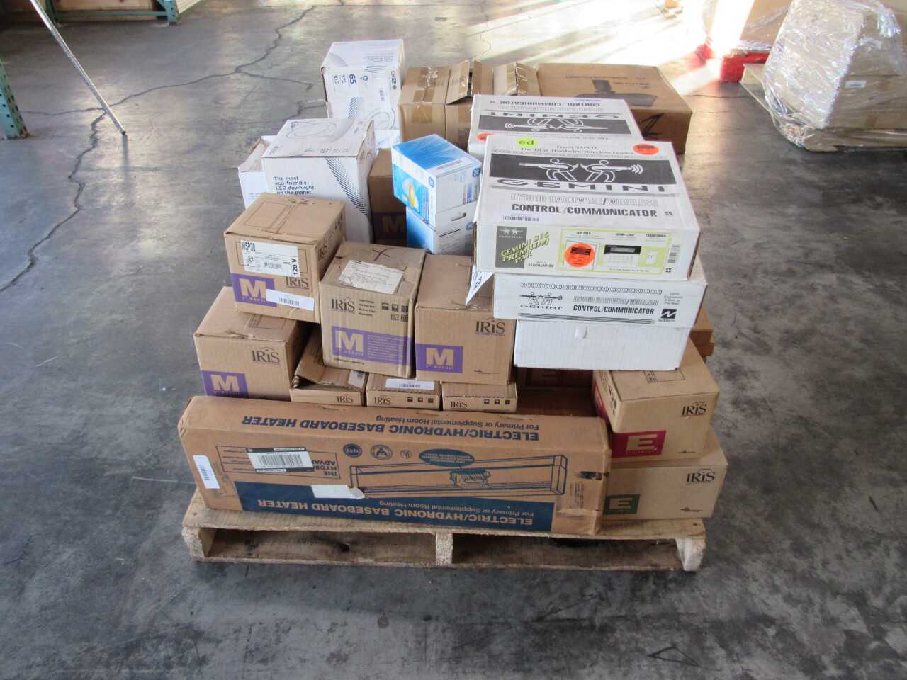 Pallet of 172x Assorted Lights, Electrical Enclosure, PLCs, Heaters & Cables - MACHINING ACCESSORIES & TOOLING
