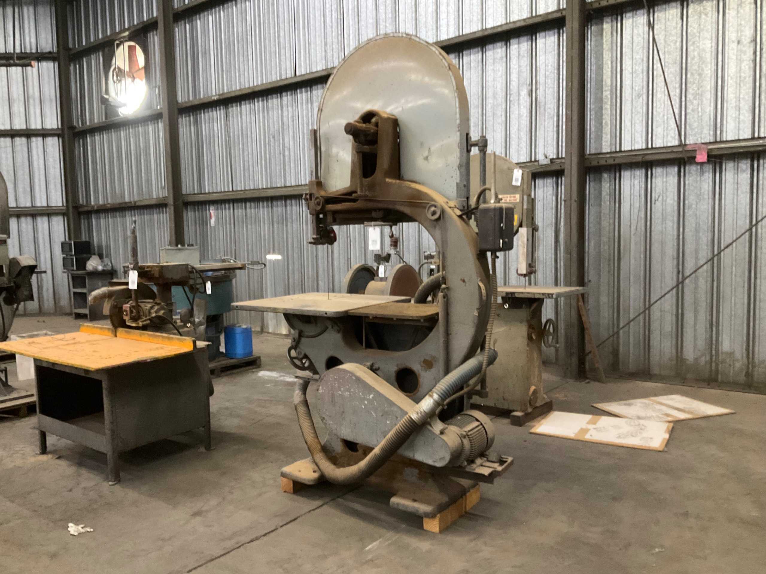 VERTICAL BAND SAW