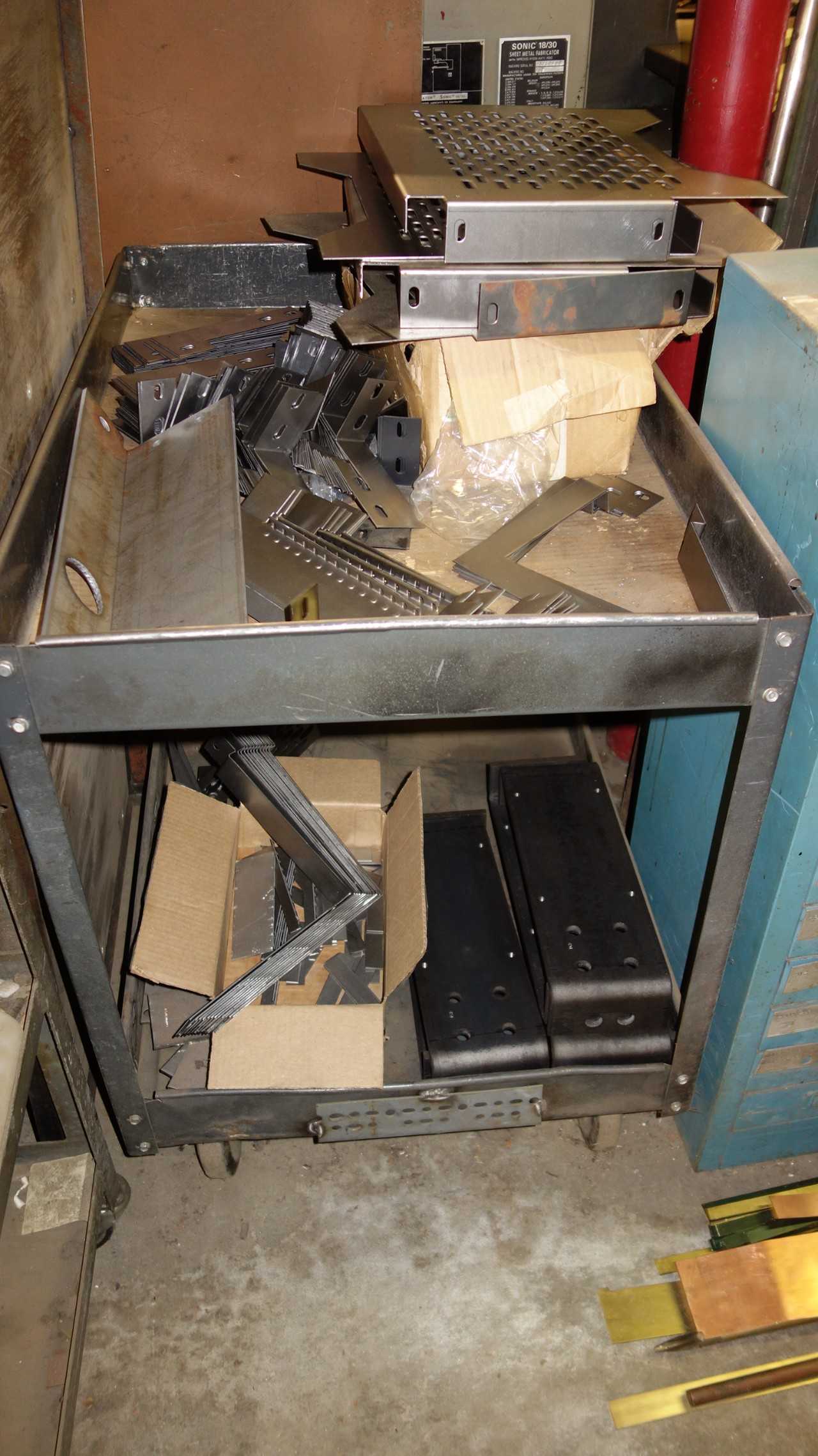 LOT OF 2 STEEL ROLLING CARTS WITH CONTENTS (CONTENTS NOT INCLUDED) - ROLLING CARTS