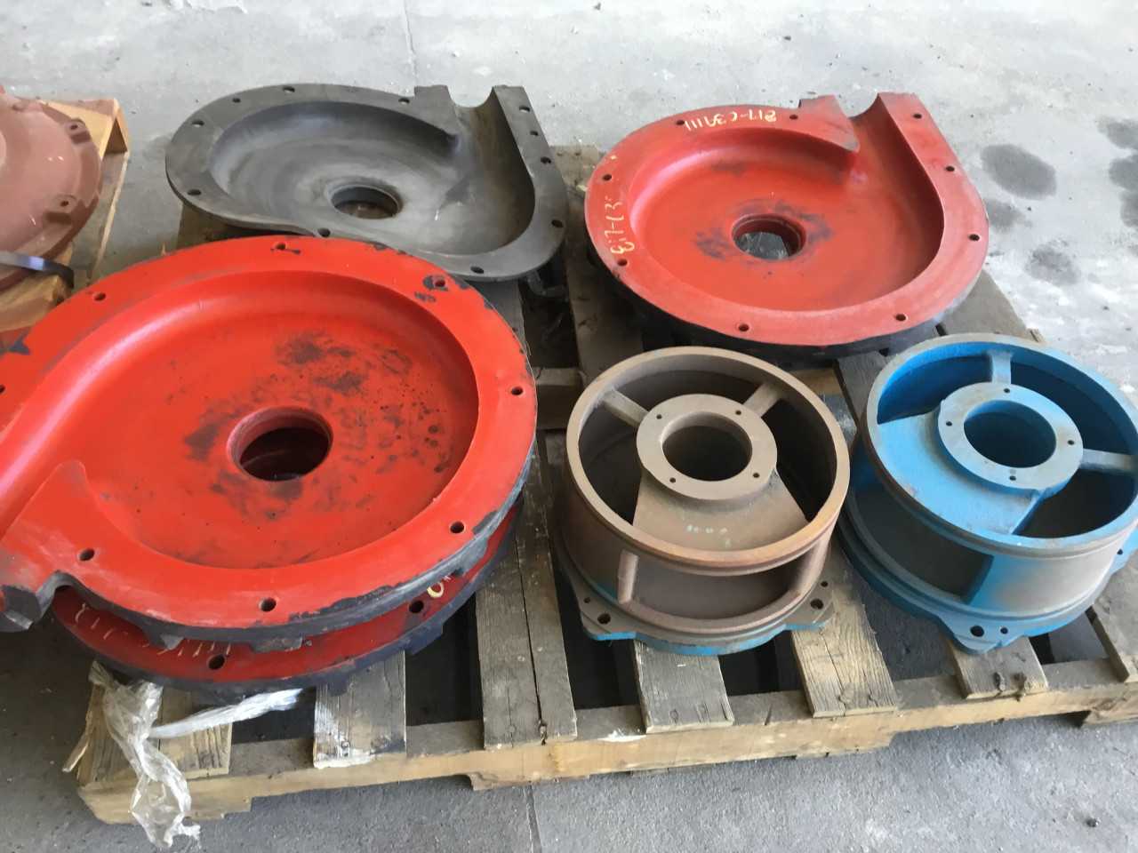 A lot of five A-6-5 Pmp Engine Side Shell Halves and one Peabody-Barne Clean Out Cover - MISCELLANEOUS