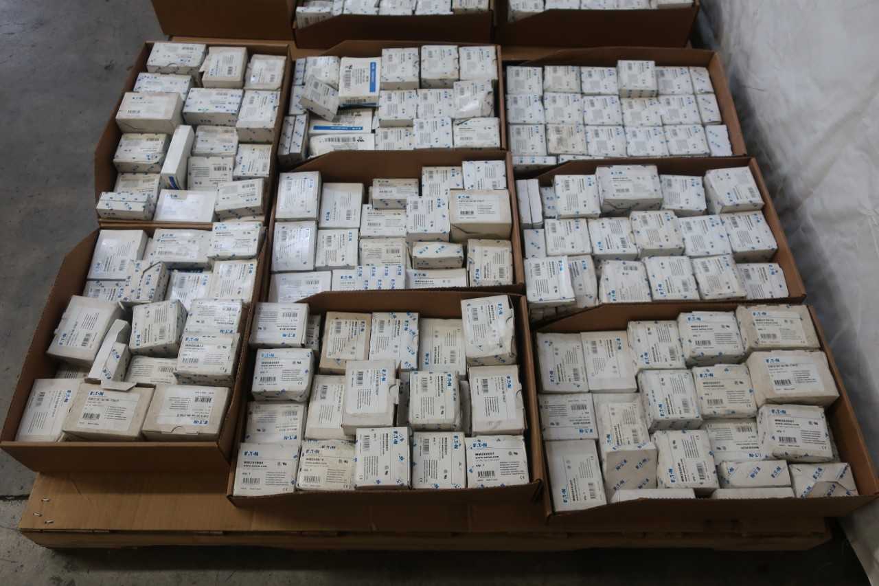 2 PALLETS OF ASSORTED EATON CIRCUIT BREAKERS - CIRCUIT BREAKERS