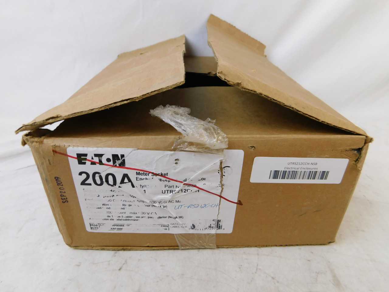 Quantity of 1 New Surplus Eaton UTRS212CCH Meter Socket Ringless 200A 120V - ELECTRICAL COMPONENTS