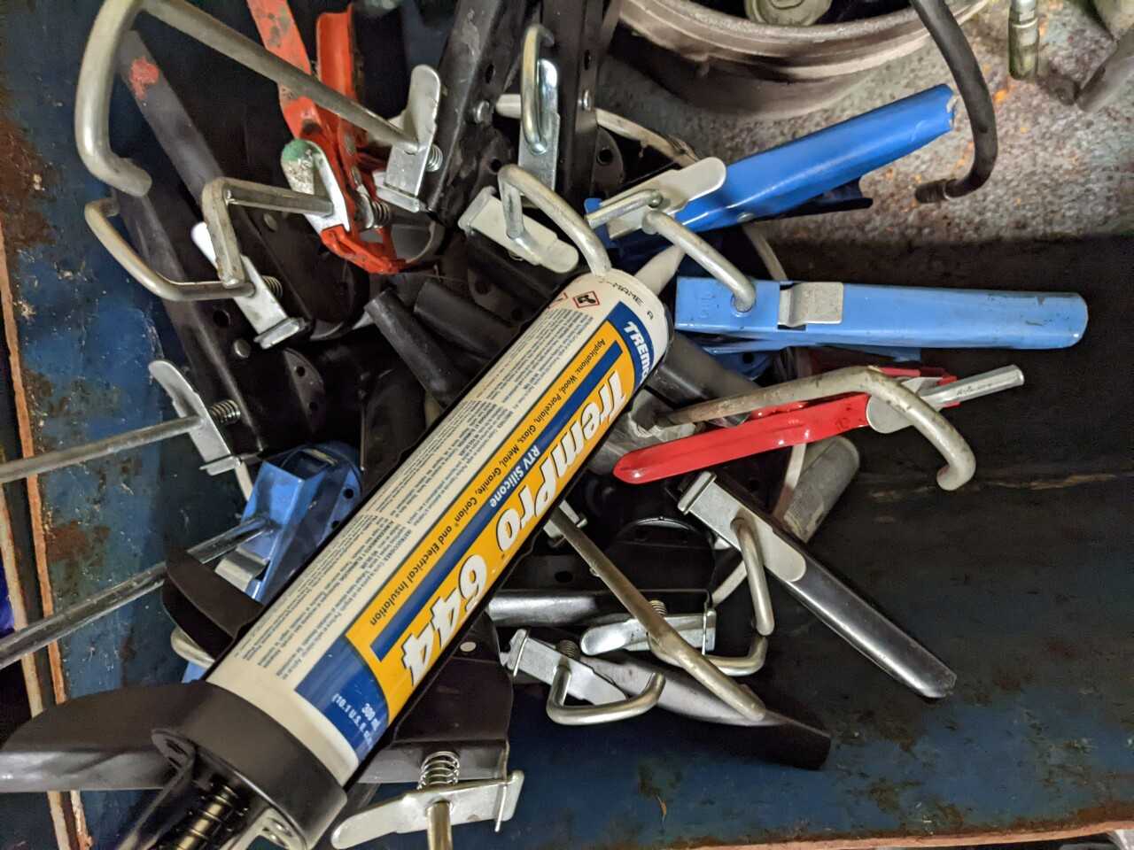 LOT OF ASSORTED TOOLS, LEVELERS, GREASE GUNS, SAWS - ELECTRIC POWER TOOLS