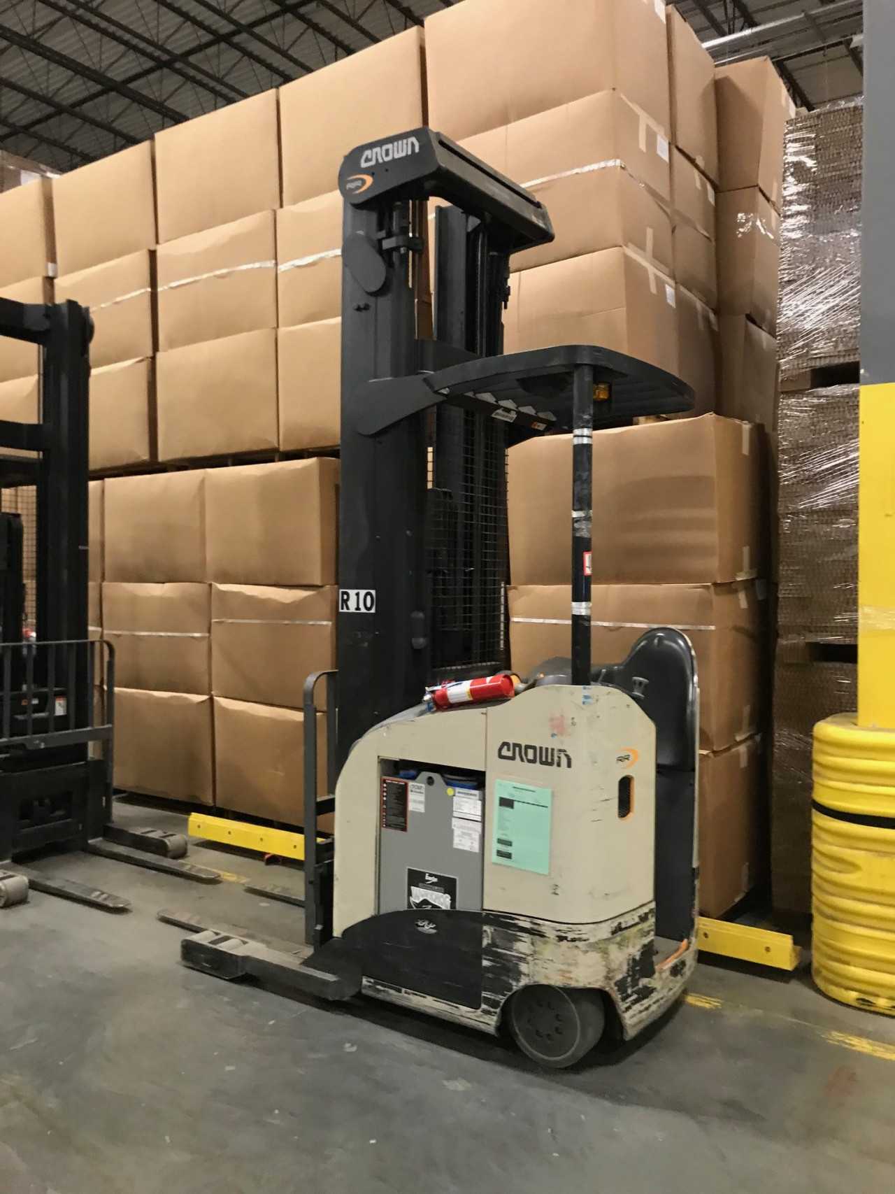 2011 Crown RR5725-45 reach truck, Rogers, MN - REACH TRUCKS