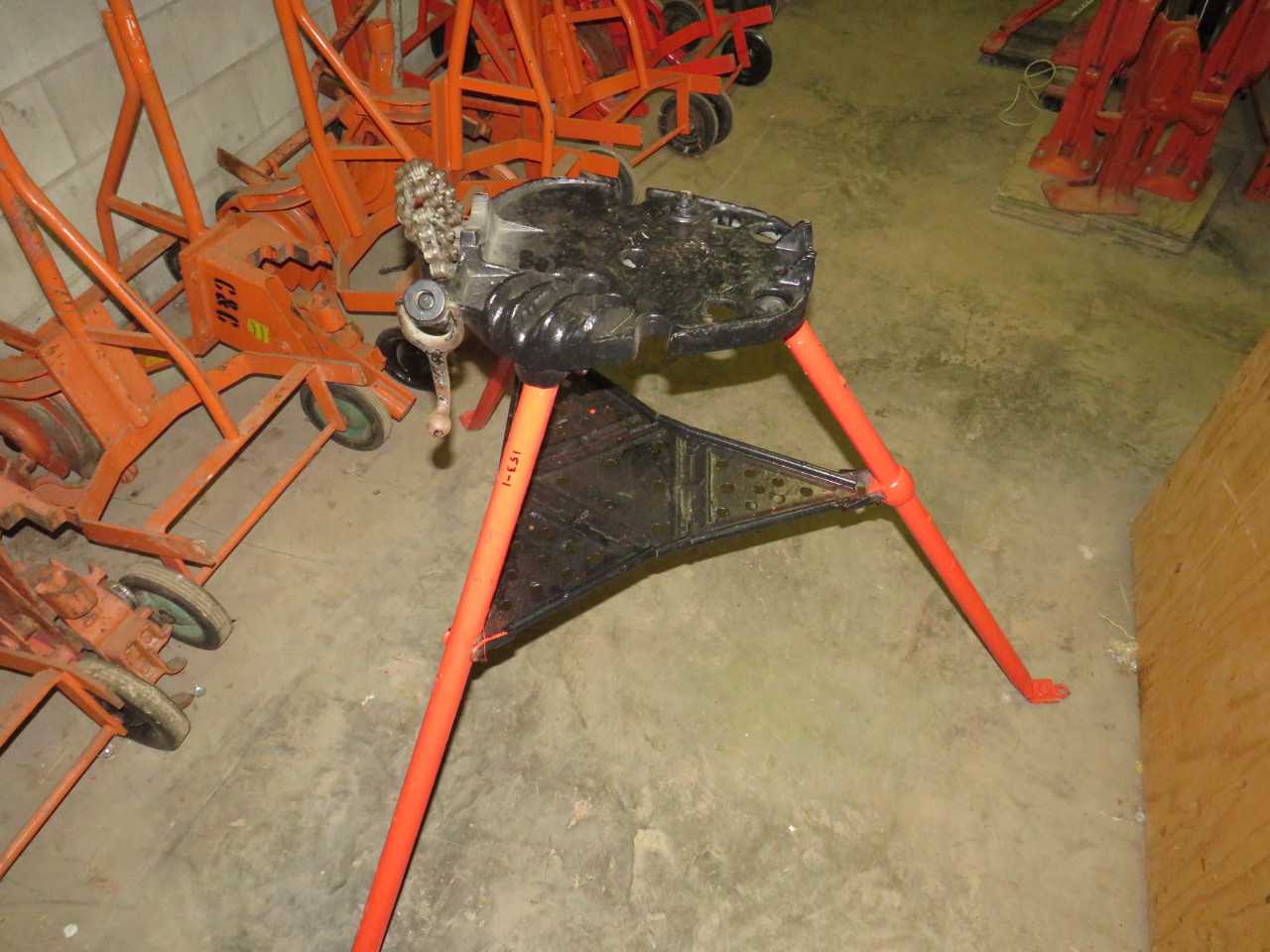 RIDGID 450 TRISTAND TRIPOD CHAIN VISE 1/8" TO 5" - ELECTRIC POWER TOOLS