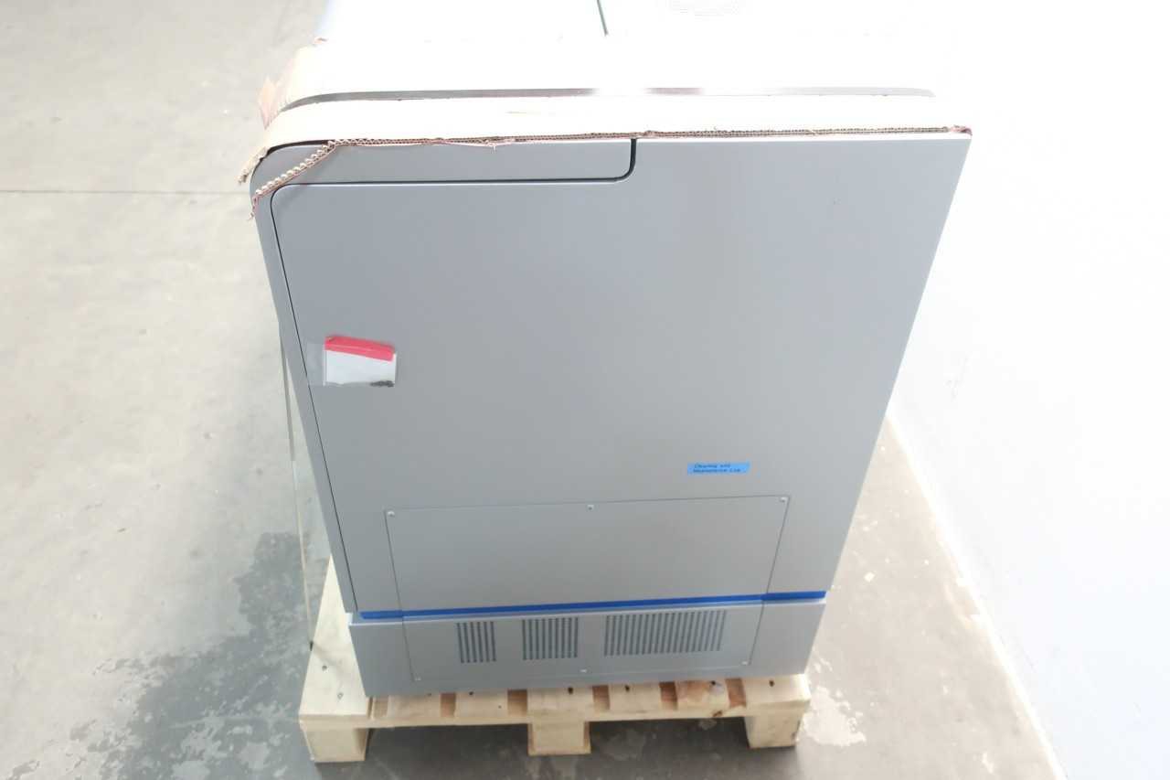 QIAGEN AUTOMATED NUCLEIC ACID PURIFICATION WORKSTATION LABORATORY ANALYZER - ANALYZER