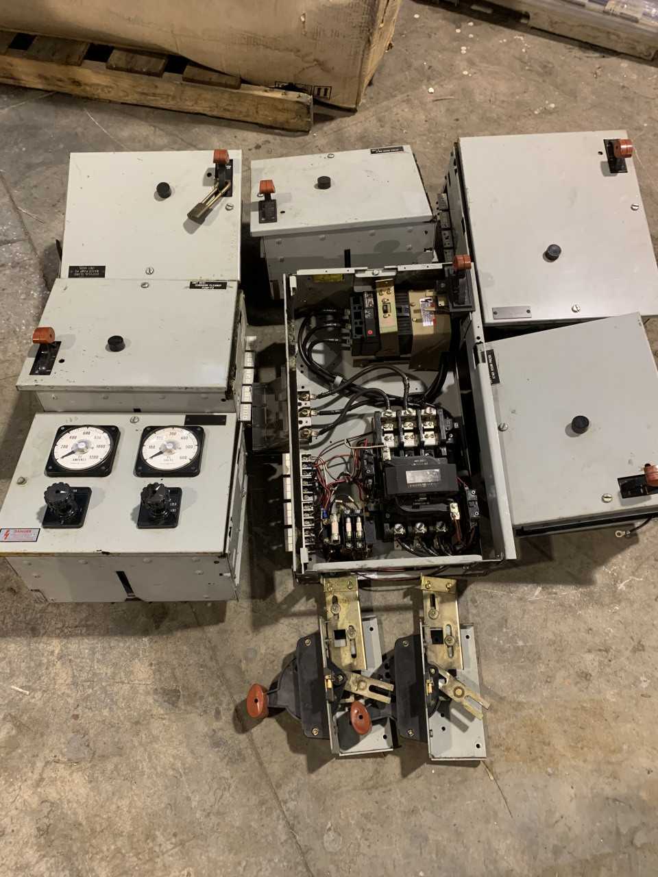 LOT OF GENERAL ELECTRIC MCC BUCKETS WITH BREAKERS AND STARTERS - MOTOR CONTROL CENTERS