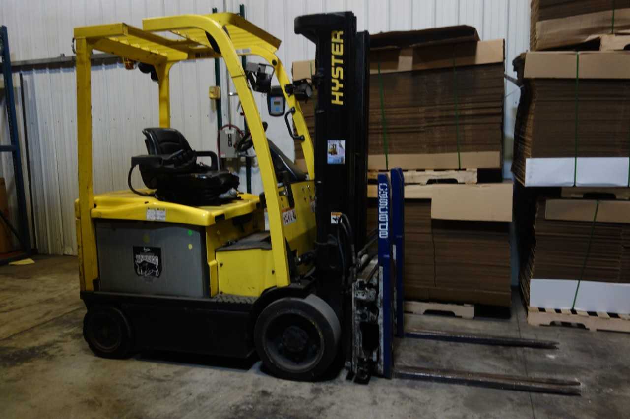 HYSTER ELECTRIC FORK TRUCK, MODEL E60XN-33, TYPE EO - FORKLIFTS