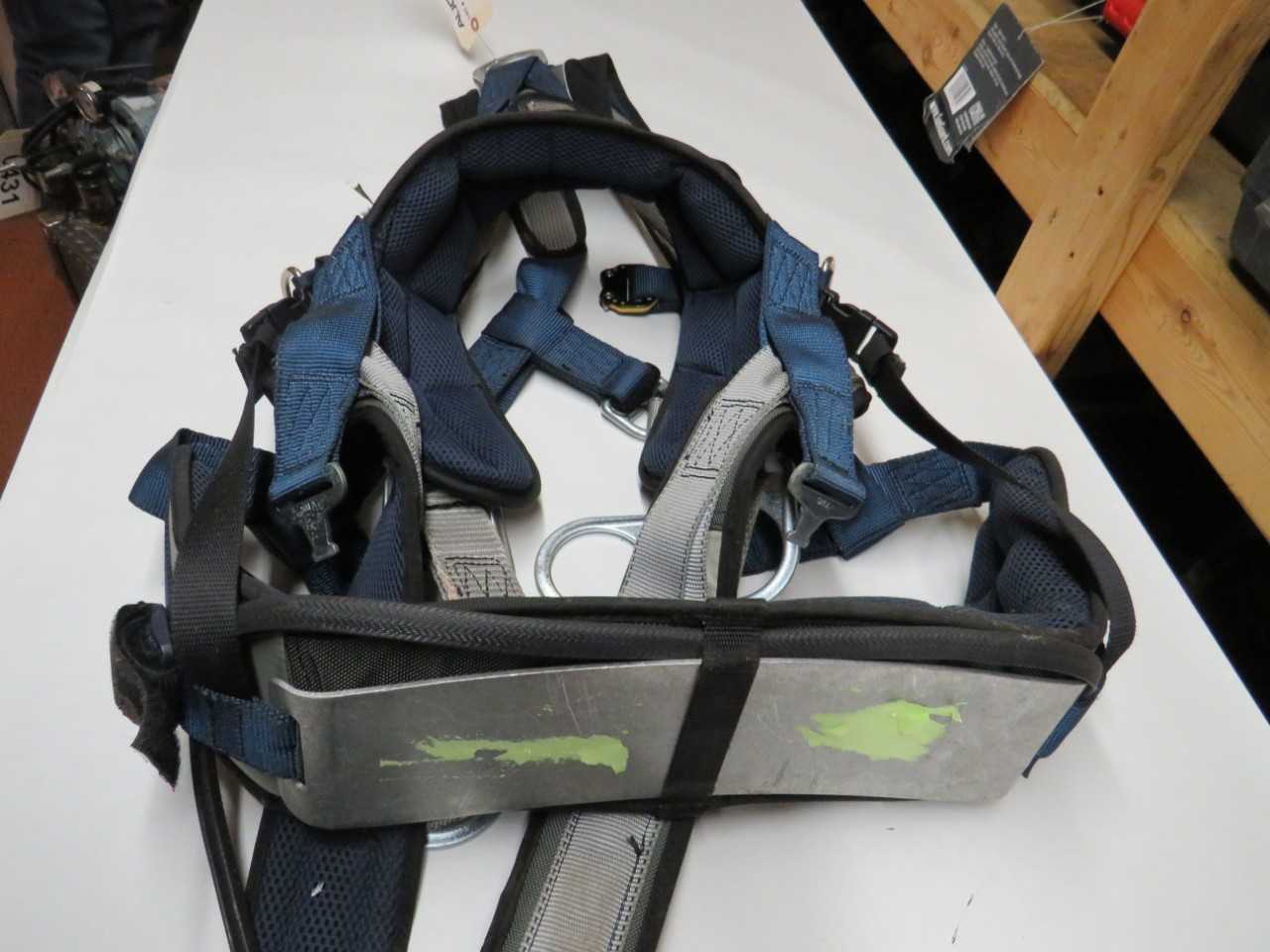 MEDIUM SALA EXOFIT MODEL 1108651C TOWER HARNESS - SAFETY EQUIPMENT