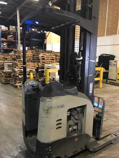 2012 Crown RD5700 reach truck, Hanover, MD (Baltimore) - REACH TRUCKS