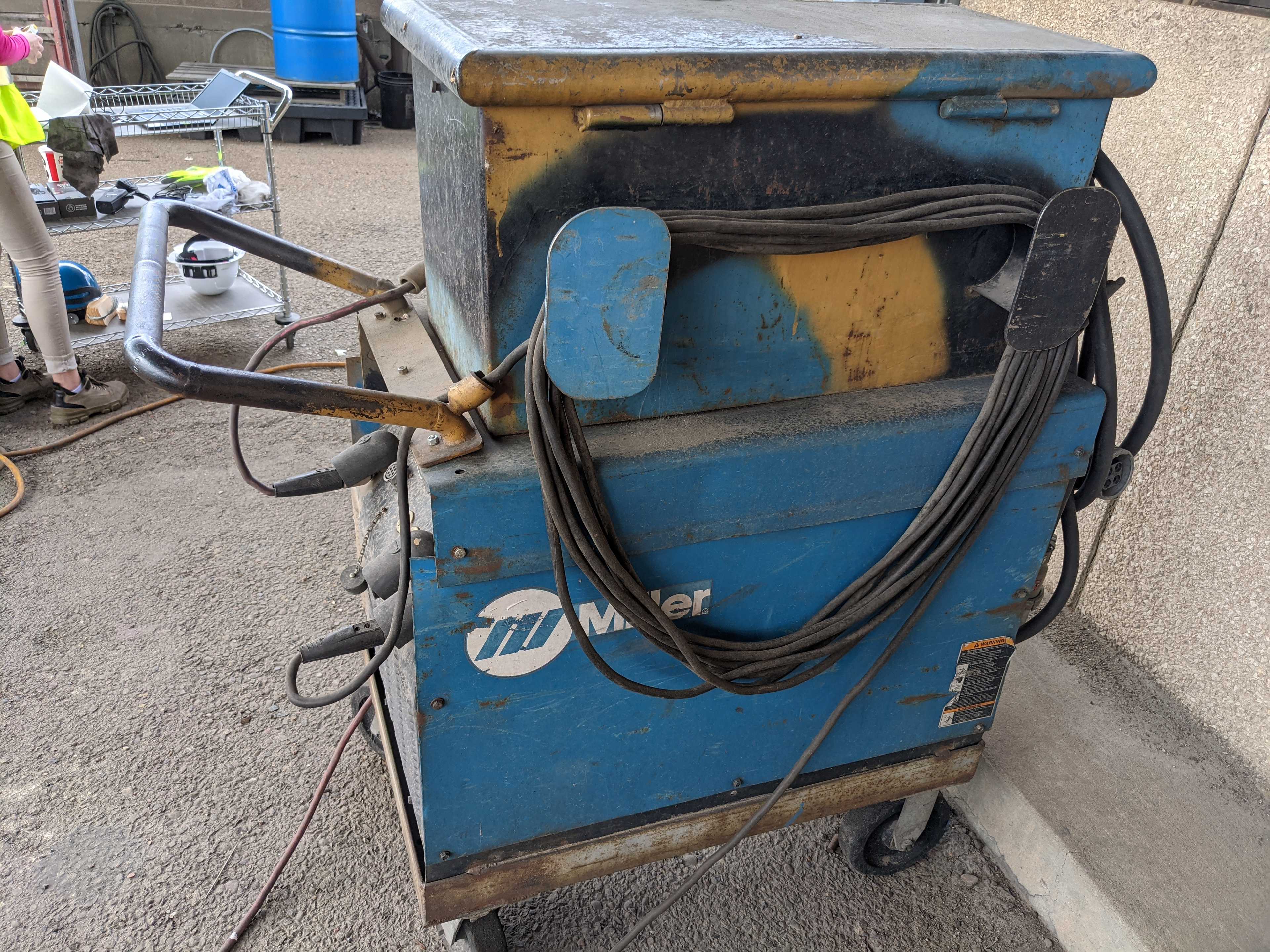 WELDER - WELDING EQUIPMENT