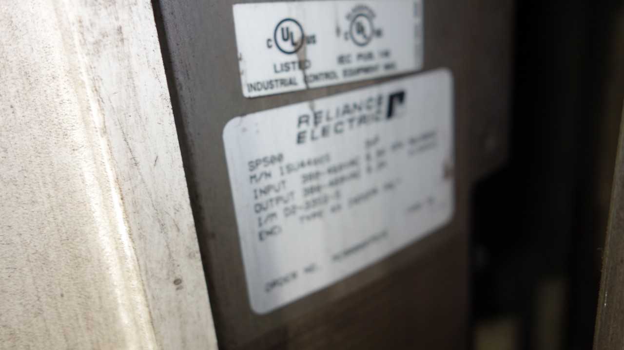 LOT OF 2 RELIANCE SP500 480V-AC MOTOR DRIVE W/ 2X SIEMENS 30A DISCONNECT - ELECTRIC MOTORS
