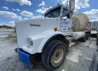 2005 KENWORTH T800B READYMIX CONCRETE TRUCK - HYDRO EXCAVATOR TRUCKS