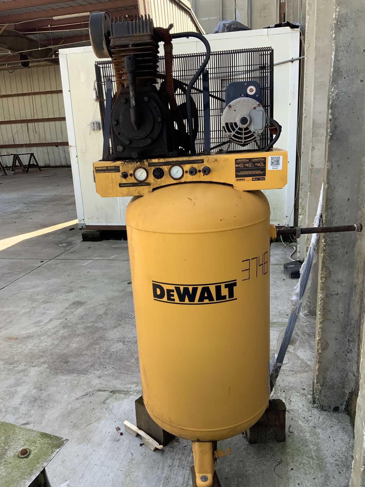DEWALT AIR COMPRESSOR - AIR COMPRESSORS