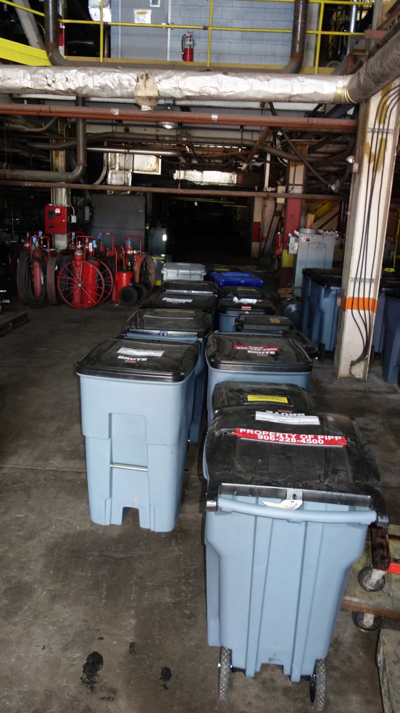 LOT OF 18 ROLLING GARBAGE BINS - ELECTRIC POWER TOOLS