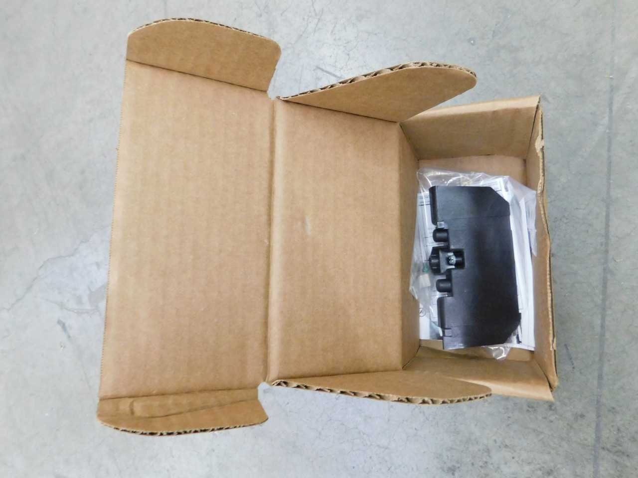 Lot of 7 Neutral Kits - ELECTRICAL COMPONENTS