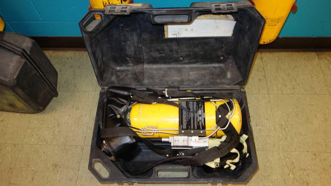 LOT OF 5 SCOTT BREATHING APARATUSES W/ 8 SPARE TANKS - PROCESS EQUIPMENT